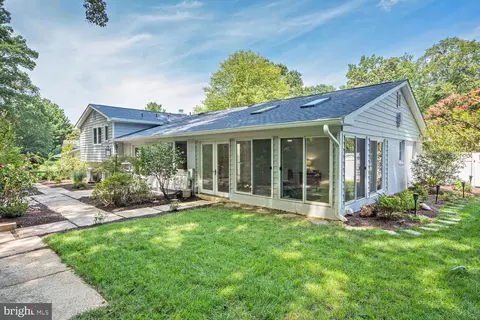 Exterior - 2615 E Meredith Dr, Vienna, VA 22181 photo 4 of 15