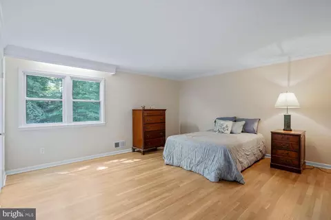 Bedroom - 2615 E Meredith Dr, Vienna, VA 22181 photo 3 of 3
