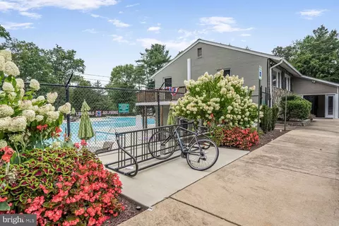 Exterior - 2615 E Meredith Dr, Vienna, VA 22181 photo 10 of 15