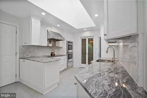 Kitchen - 2615 E Meredith Dr, Vienna, VA 22181 photo 2 of 7