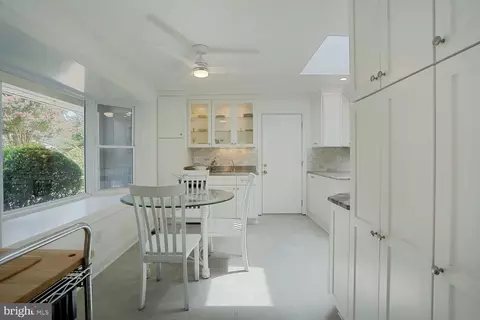 Kitchen - 2615 E Meredith Dr, Vienna, VA 22181 photo 6 of 7