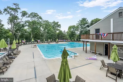 Exterior - 2615 E Meredith Dr, Vienna, VA 22181 photo 12 of 15
