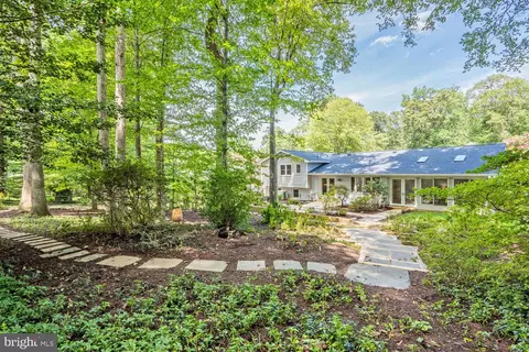 Exterior - 2615 E Meredith Dr, Vienna, VA 22181 photo 3 of 15