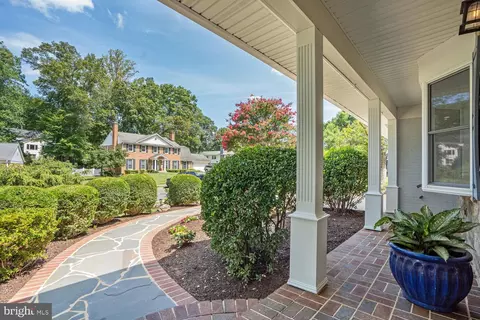 Exterior - 2615 E Meredith Dr, Vienna, VA 22181 photo 7 of 15
