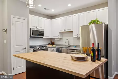 2665 Prosperity Ave #111, Fairfax, VA 22031