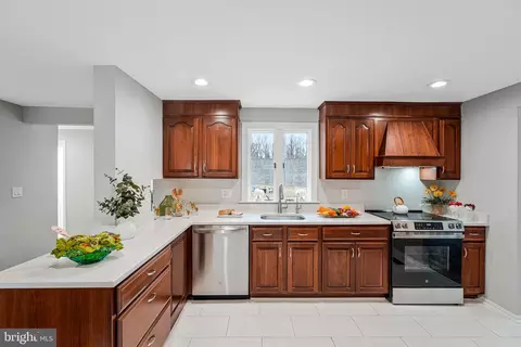 2626 Armada St, Herndon, VA 20171