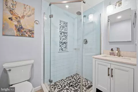 Bath - 7222 Willow Oak Pl, Springfield, VA 22153 photo 1 of 3