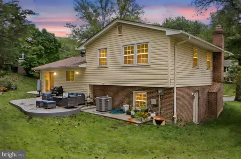 Exterior - 7222 Willow Oak Pl, Springfield, VA 22153 photo 6 of 7
