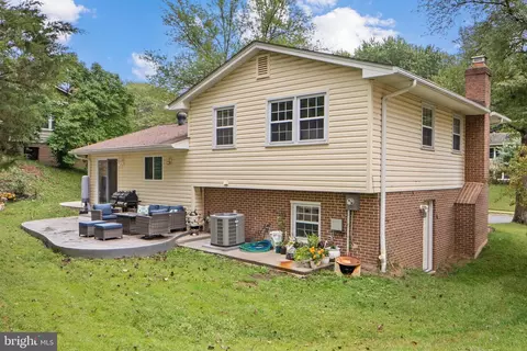 Exterior - 7222 Willow Oak Pl, Springfield, VA 22153 photo 5 of 7
