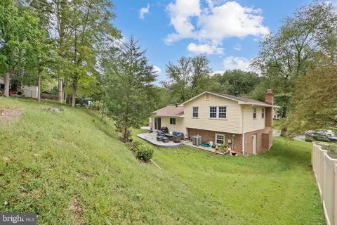 Exterior - 7222 Willow Oak Pl, Springfield, VA 22153 photo 4 of 7