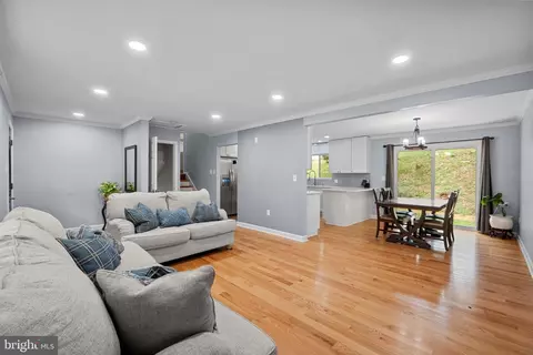 Entry Way - 7222 Willow Oak Pl, Springfield, VA 22153 photo 2 of 2