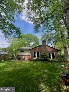 5669 Ravenel Ln, Springfield, VA 22151 photo 2