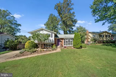 7456 Madeira Pl, Annandale, VA 22003