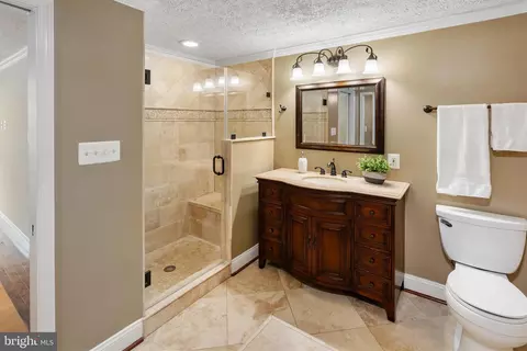 Bath - 8695 Young Ct, Springfield, VA 22153 photo 3 of 6