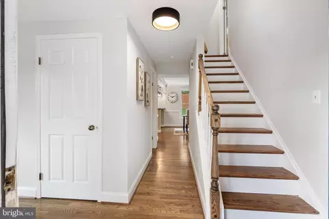 Entry Way - 8695 Young Ct, Springfield, VA 22153 photo 3 of 5