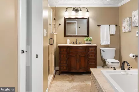 Bath - 8695 Young Ct, Springfield, VA 22153 photo 2 of 6