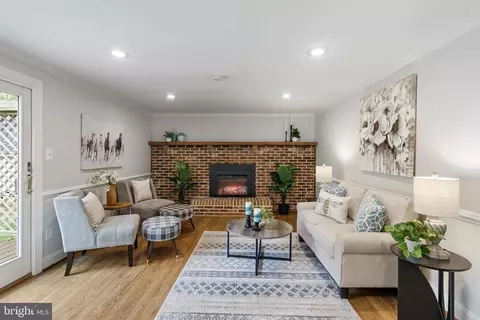 Living - 8695 Young Ct, Springfield, VA 22153 photo 4 of 5