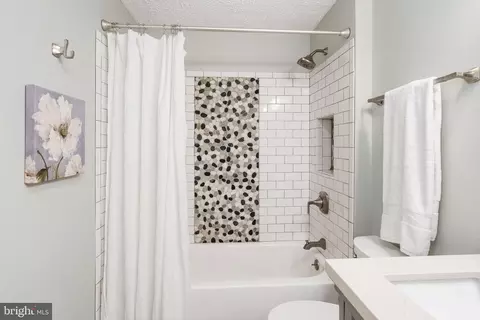 Bath - 8695 Young Ct, Springfield, VA 22153 photo 6 of 6
