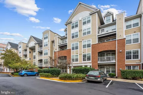 2711 Bellforest Ct #109, Vienna, VA 22180