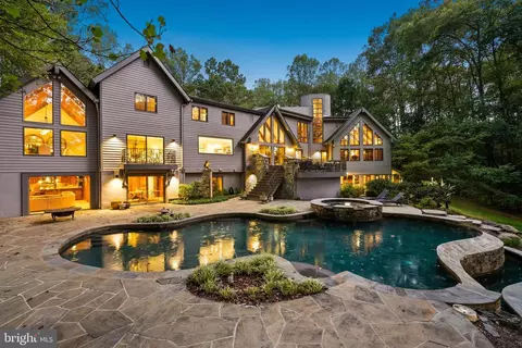 536 Springvale Rd, Great Falls, VA 22066