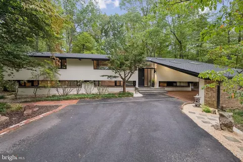 Exterior - 11428 Purple Beech Dr, Reston, VA 20191 photo 11 of 11