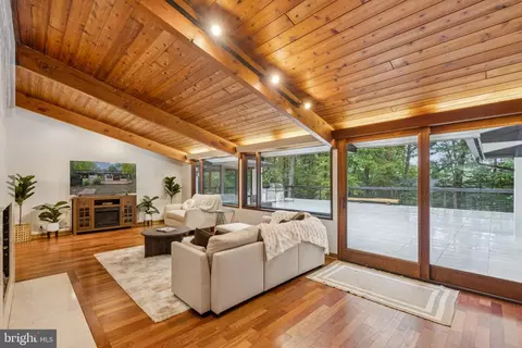 Living - 11428 Purple Beech Dr, Reston, VA 20191 photo 4 of 10