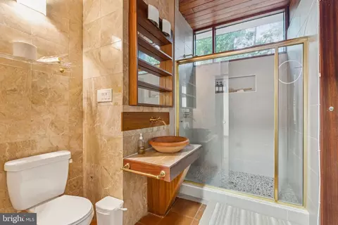 Bath - 11428 Purple Beech Dr, Reston, VA 20191 photo 1 of 6