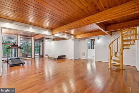 Living - 11428 Purple Beech Dr, Reston, VA 20191 photo 5 of 10
