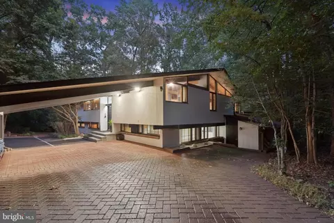 Exterior - 11428 Purple Beech Dr, Reston, VA 20191 photo 9 of 11