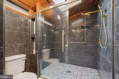 Bath - 11428 Purple Beech Dr, Reston, VA 20191 photo 3 of 6