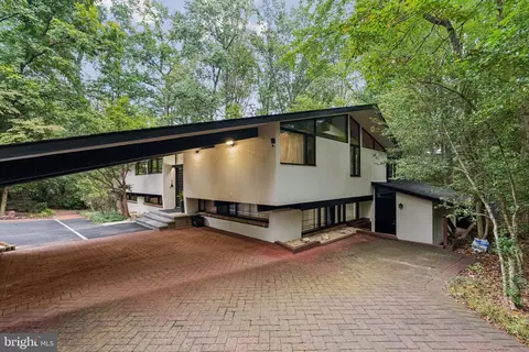 Exterior - 11428 Purple Beech Dr, Reston, VA 20191 photo 1 of 11