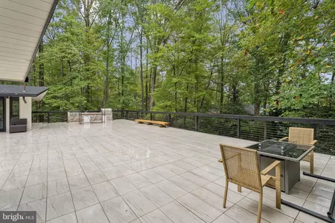 Exterior - 11428 Purple Beech Dr, Reston, VA 20191 photo 3 of 11