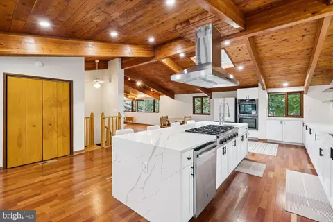 Kitchen - 11428 Purple Beech Dr, Reston, VA 20191 photo 3 of 3