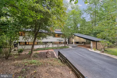Exterior - 11428 Purple Beech Dr, Reston, VA 20191 photo 10 of 11