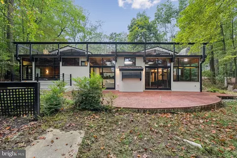 Exterior - 11428 Purple Beech Dr, Reston, VA 20191 photo 2 of 11