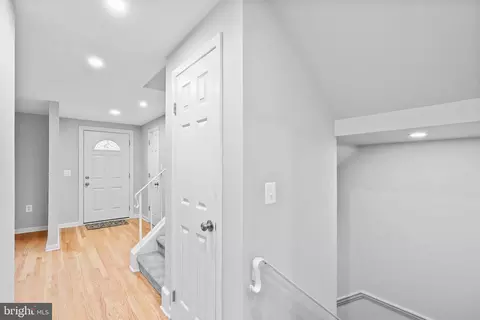 6048 Heathwick Ct, Burke, VA 22015 photo 3