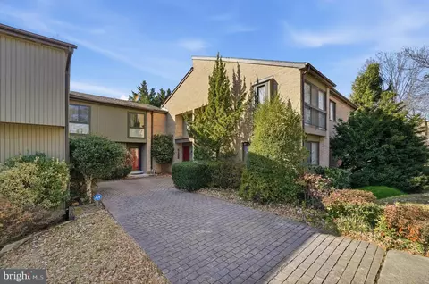 3152 Eakin Park Ct, Fairfax, VA 22031