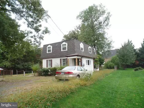 2207 Sandburg St, Dunn Loring, VA 22027