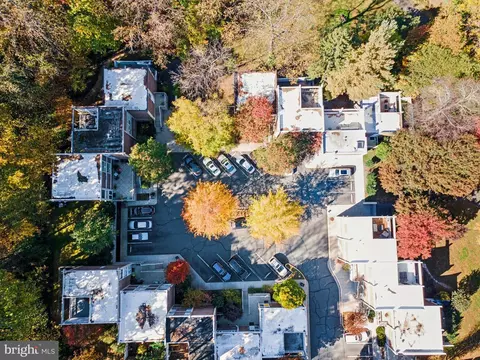 View/Area - 11540 Hickory Cluster, Reston, VA 20190 photo 4 of 7