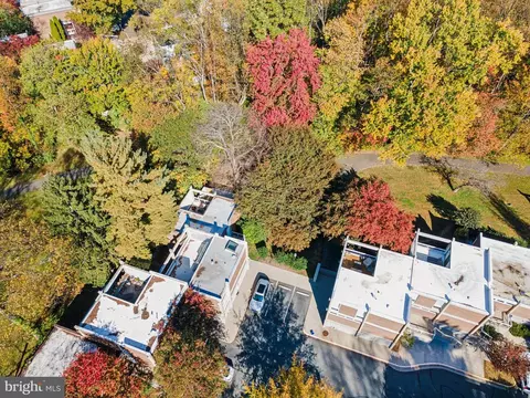 View/Area - 11540 Hickory Cluster, Reston, VA 20190 photo 3 of 7