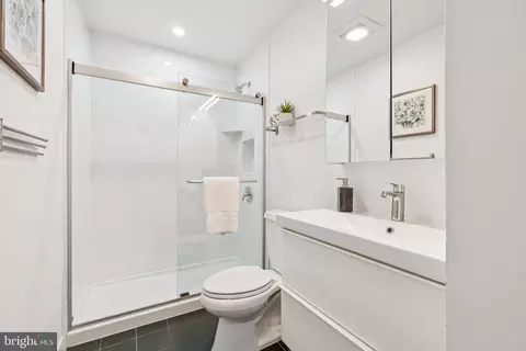 Bath - 11540 Hickory Cluster, Reston, VA 20190 photo 1 of 5