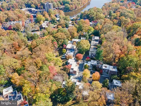 View/Area - 11540 Hickory Cluster, Reston, VA 20190 photo 5 of 7