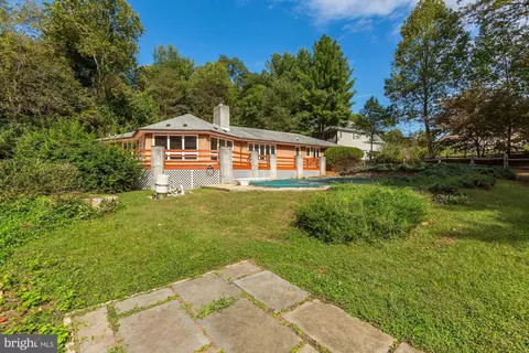 10620 Marbury Rd, Oakton, VA 22124