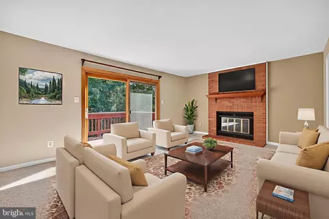 8537 Hooes Rd, Springfield, VA 22153 photo 6