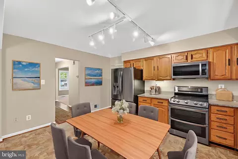 8537 Hooes Rd, Springfield, VA 22153 photo 8