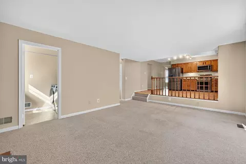 8537 Hooes Rd, Springfield, VA 22153 photo 7