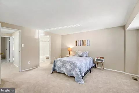 5879 Jacksons Oak Ct, Burke, VA 22015 photo 17
