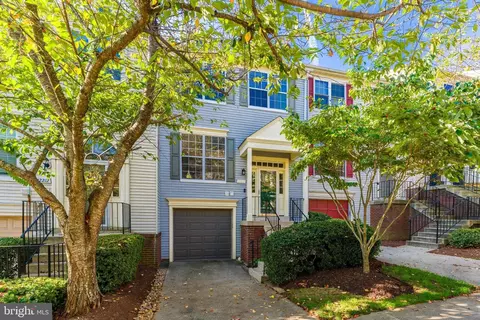12210 Wye Oak Commons Cir, Burke, VA 22015