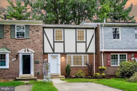 7836 Snead Ln, Falls Church, VA 22043