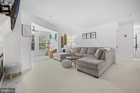 12229 Fairfield House Dr #206, Fairfax, VA 22033